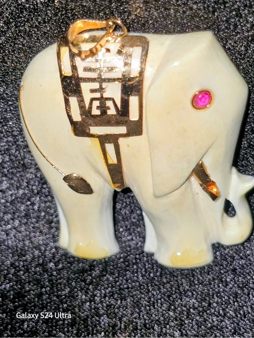Vintage 14K Gold 585 Carved Bone Elephant Pendant Good Luck Shou Ruby Eye